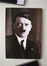 تابلو عکس چوبی مشاهیر سیاست 73 (13cm*18cm)